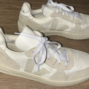 Women’s Veja V-10 Mixed Leather Low-Top Court Sneakers US Size 10 EUR 41